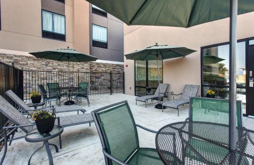 Wichita Hotel | Explore Comfort at Hampton Inn & Suites-Wichita Airport