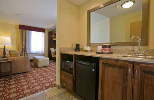 Wiggins Hotel | Top-Rated Hampton Inn & Suites Wiggins with Pool & Kitchen