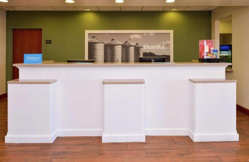 Wilmington Hotel | Pet-Friendly Hampton Inn & Suites Wilmington with Pool Access