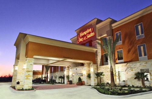 Winnie Hotel | Relax at Hampton Inn & Suites Winnie with Pool Access