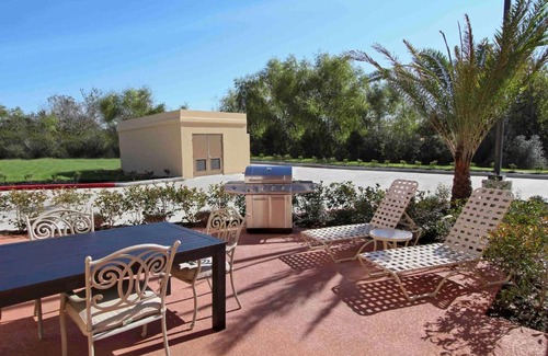 Winnie Hotel | Relax at Hampton Inn & Suites Winnie with Pool Access