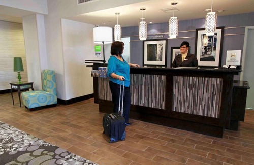 Winnie Hotel | Relax at Hampton Inn & Suites Winnie with Pool Access
