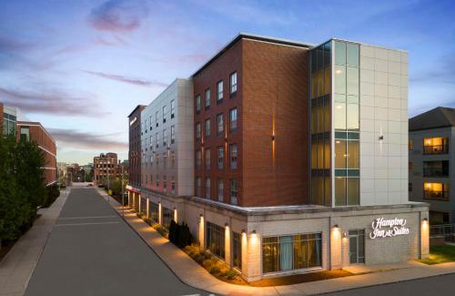 Worcester Hotel | Discover Hampton Inn & Suites Worcester: Pet-Friendly Haven