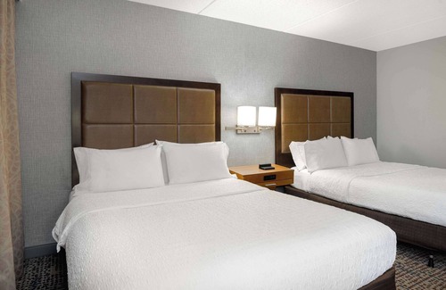 Tallahassee Hotel | Guest Favorite: Hampton Inn Tallahassee-Central with Pool