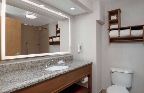 Tallahassee Hotel | Guest Favorite: Hampton Inn Tallahassee-Central with Pool