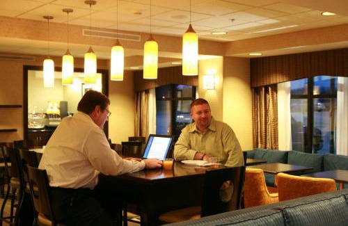 Topeka Hotel | Discover Pet-Friendly Comfort at Hampton Inn Topeka