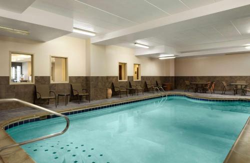 Troy Hotel | Pet-Friendly Getaway at Hampton Inn Troy with Pool Access