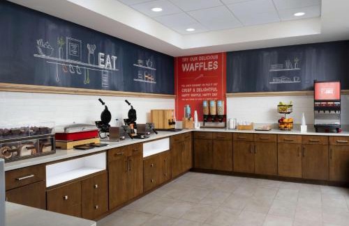 Troy Hotel | Pet-Friendly Getaway at Hampton Inn Troy with Pool Access