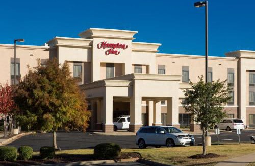 Troy Hotel | Discover Hampton Inn Troy: Family-Friendly with Pool Access