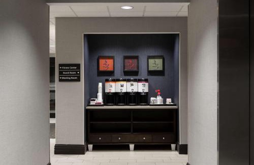 Troy Hotel | Discover Hampton Inn Troy: Family-Friendly with Pool Access