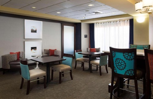Troy Hotel | Discover Hampton Inn Troy: Family-Friendly with Pool Access