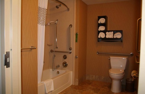 Union City Hotel | Delightful Hampton Inn Union City with Pool & Spa Access