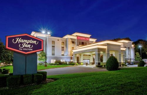 Van Buren Hotel | Discover Comfort at Hampton Inn Van Buren with Pool Access