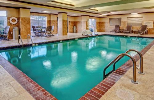 Van Buren Hotel | Discover Comfort at Hampton Inn Van Buren with Pool Access