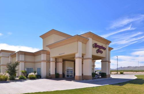 Van Horn Hotel | Pet-Friendly Stay at Hampton Inn Van Horn with Pool & Hot Tub
