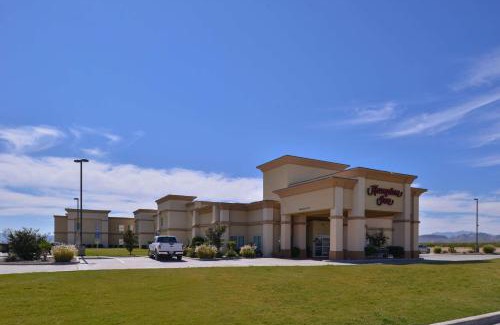 Van Horn Hotel | Pet-Friendly Stay at Hampton Inn Van Horn with Pool & Hot Tub