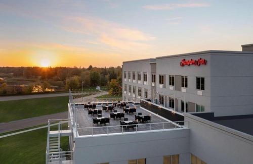 Warroad Hotel | Pet-Friendly Hampton Inn Warroad: Guest Rated 9.3/10!