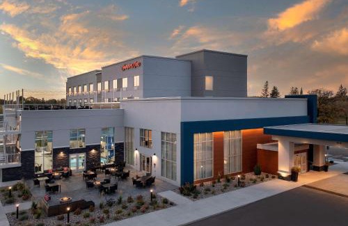 Warroad Hotel | Pet-Friendly Hampton Inn Warroad: Guest Rated 9.3/10!