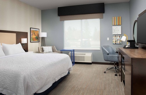Warroad Hotel | Guest Rated Getaway at Hampton Inn Warroad, MN