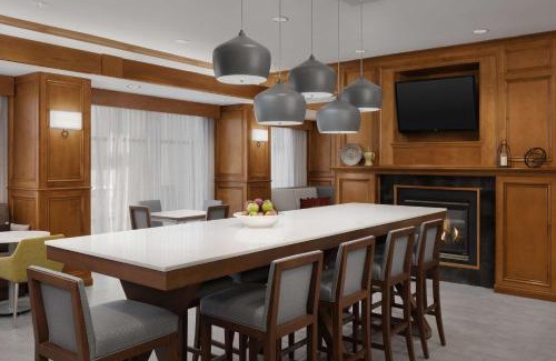 Waterloo Hotel | Cozy Hampton Inn Waterloo with Family-Friendly Amenities