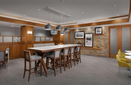 Waterloo Hotel | Cozy Hampton Inn Waterloo with Family-Friendly Amenities