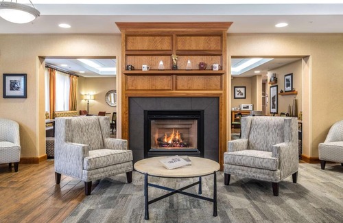 Waterville Hotel | Discover Hampton Inn Waterville: Pet-Friendly Getaway
