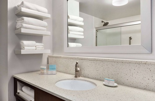 Waycross Hotel | Comfortable Stay at Hampton Inn Waycross with Pool & Dining