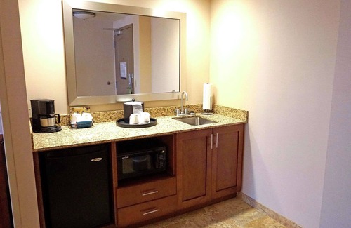 Waynesburg Hotel | Comfortable Stay at Hampton Inn Waynesburg with Pool & Dining