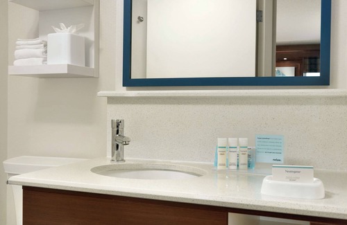 West Des Moines Hotel | Discover Hampton Inn West Des Moines with Pool and Spa