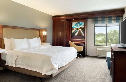 West Des Moines Hotel | Discover Hampton Inn West Des Moines with Pool and Spa