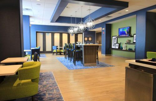 West Plains Hotel | Pet-Friendly Comfort at Hampton Inn West Plains - 9.2/10