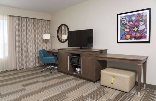 Westfield Hotel | Discover Hampton Inn Westfield: Rated 9.2 with Pool & Dining