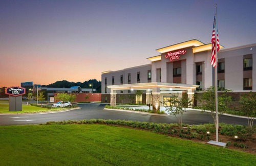 Wetumpka Hotel | Discover the Comfort of Hampton Inn Wetumpka with Pool & Pet Friendly