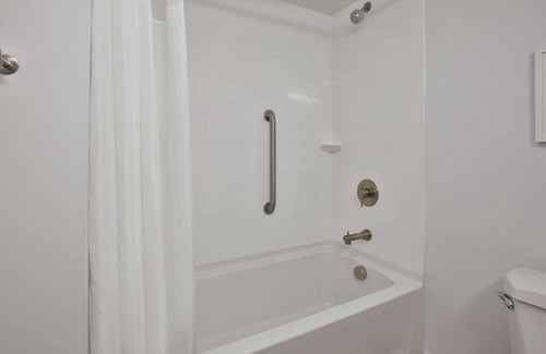 White River Junction Hotel | Eco-Friendly Hampton Inn White River Junction with Pool Access
