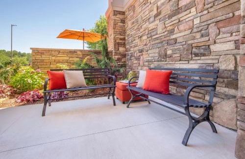 Wilkesboro Hotel | Stylish Stay at Hampton Inn Wilkesboro with Pool Access