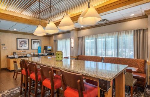 Wilkesboro Hotel | Stylish Stay at Hampton Inn Wilkesboro with Pool Access