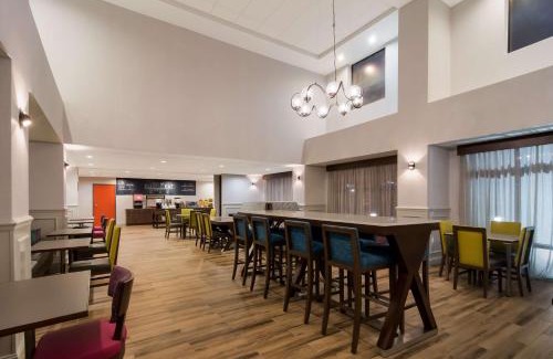 Wilson Hotel | Welcoming Hampton Inn Wilson Downtown with Pool & Ocean View