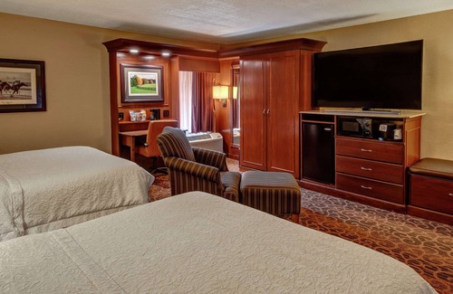 Winchester Hotel | Welcoming Stay at Hampton Inn Winchester with Pool & Dining