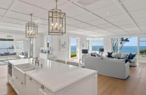 Campbells Bay House | Experience Hampton on View: Clifftop Retreat in Campbells Bay