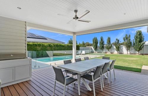 Yarrawonga House | Relax at Hampton Retreat: Family-Friendly with Pool Access