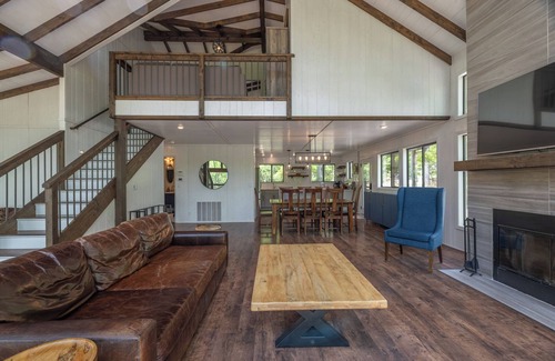 Wright City Ski Chalet | Escape to Hampton's Hideaway with Oceanfront Views!