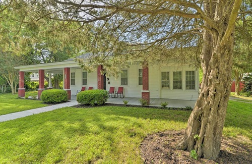 Hampton Cottage | Hampton Sanctuary: Oceanfront with Fire Pit & Fenced Yard