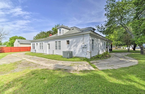 Hampton Cottage | Hampton Sanctuary: Oceanfront with Fire Pit & Fenced Yard