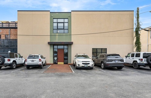 Downtown Charleston Apartment | Premium Hampton Suite | Perfectly Placed on King Street!