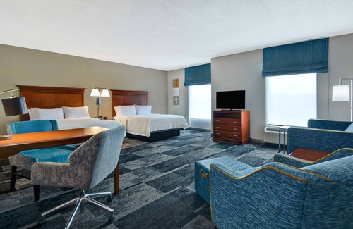 Hoover Hotel | Inviting Hampton Suites Birmingham Hoover with Pool & Dining
