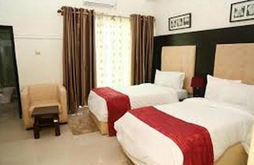 Asaba Cabin | Relaxing Stay at Hampton Towers Spa with Pool & Hot Tub