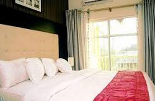 Asaba Cabin | Relaxing Stay at Hampton Towers Spa with Pool & Hot Tub