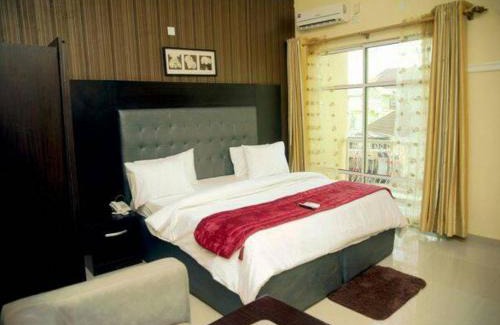 Asaba Cabin | Relaxing Stay at Hampton Towers Spa with Pool & Hot Tub