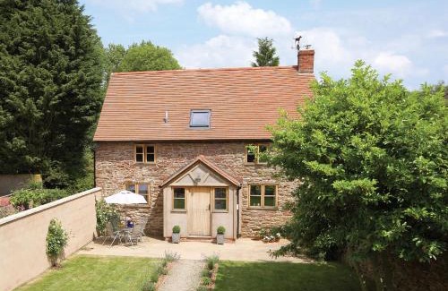 Docklow House | Pet-Friendly Retreat at Hampton Wafre Cottage Awaits You