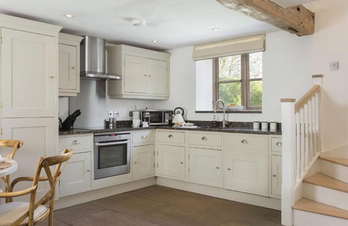Docklow House | Pet-Friendly Retreat at Hampton Wafre Cottage Awaits You